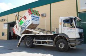 Transportes Jacinto del Pozo S.A. camión con contenedor